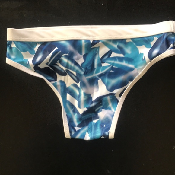 SAMMI Floral Print Bikini Set - Picture 4 of 5